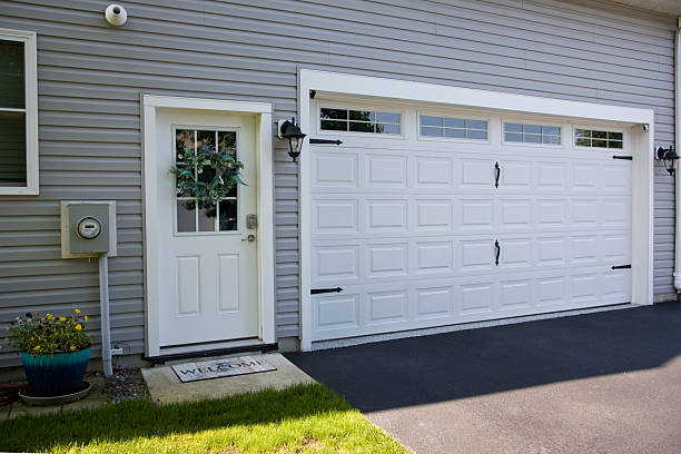 24/7 Emergency Garage Door Panel Replacement experts in Warminster Heights, PA